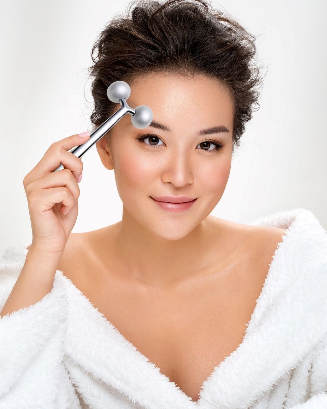 women with face roller